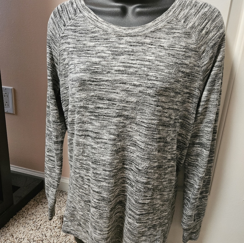New York & Company Gray Knit Lightweight Sweater - Picture 5 of 10